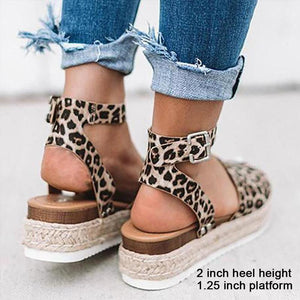 Adjustable platform sandals with buckle