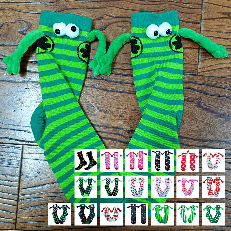 Couple love magnet holding hands socks